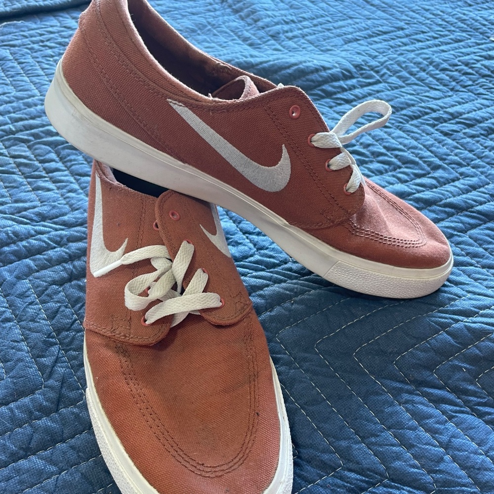 Nike - Picture 2 of 2